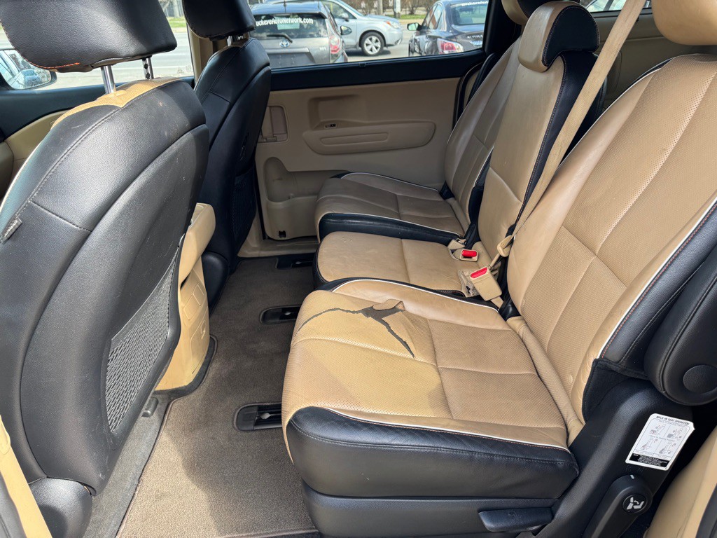 2017 Kia Sedona Image 18