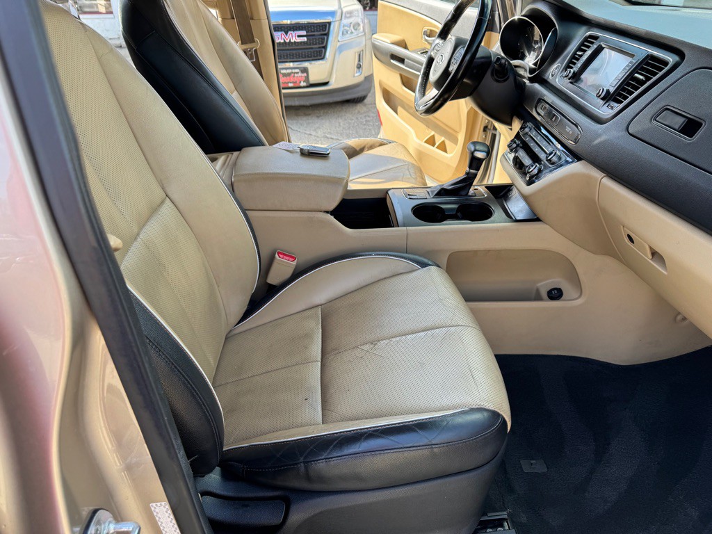 2017 Kia Sedona Image 21