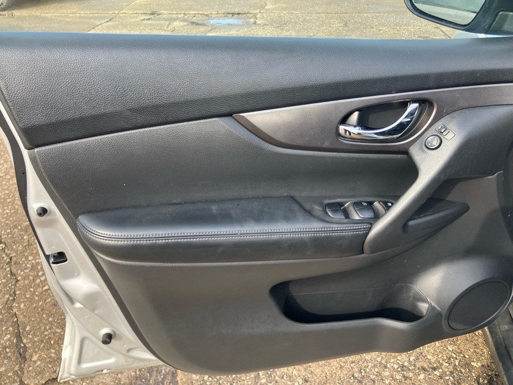 2015 Nissan Rogue Image 16