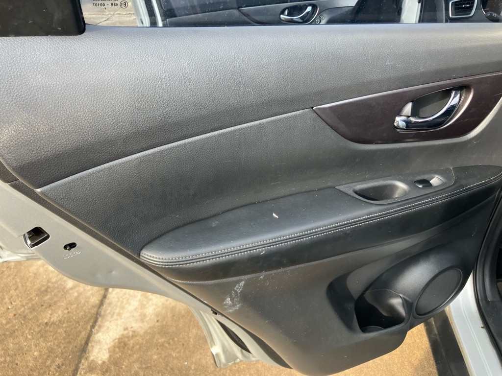 2015 Nissan Rogue Image 18