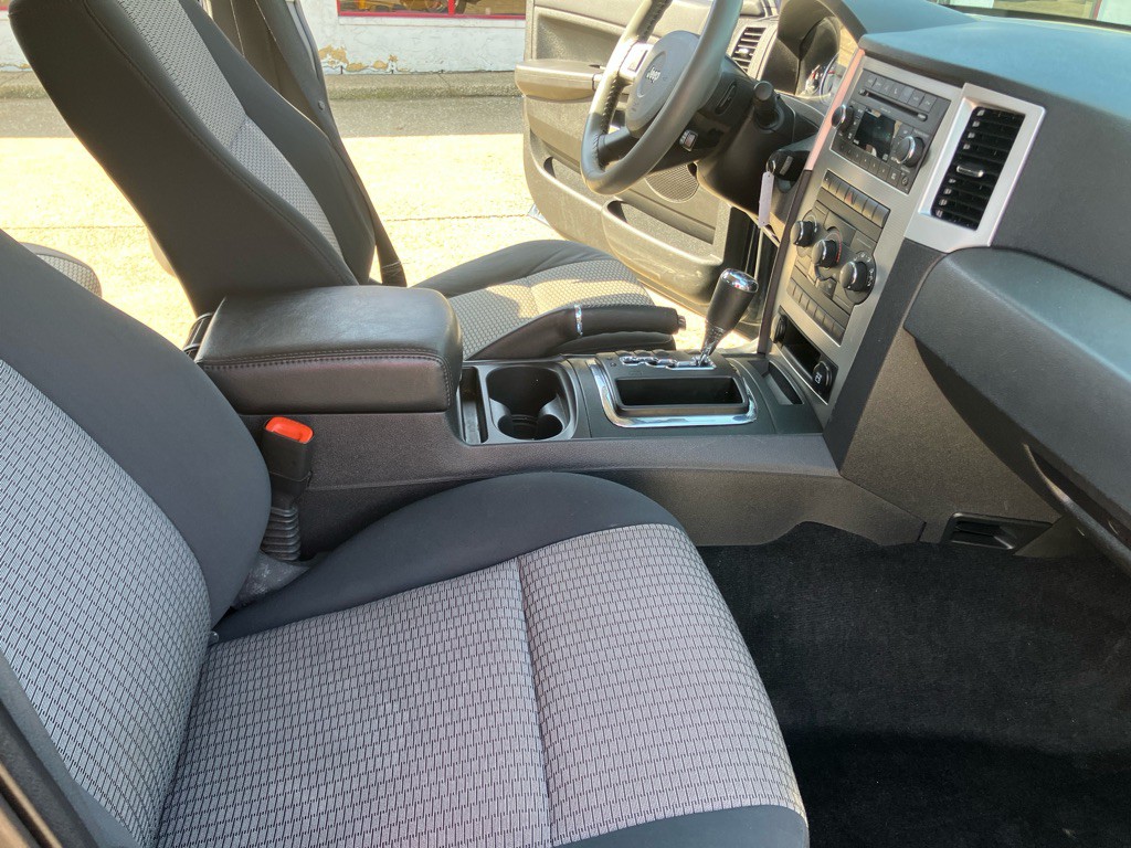 2010 Jeep Grand Cherokee Image 23