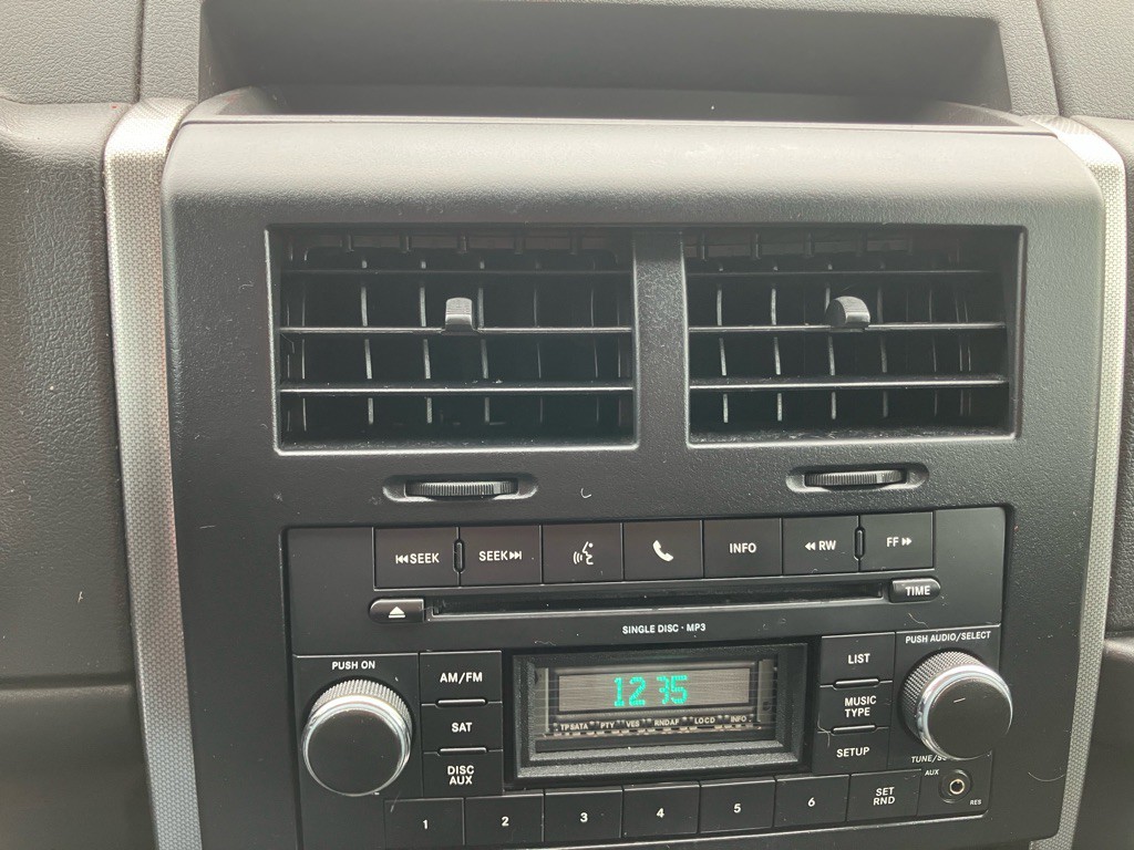 2011 Jeep Liberty Image 15