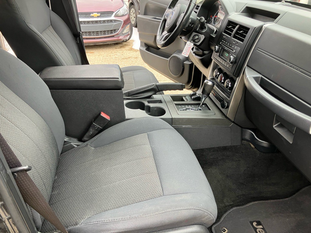 2011 Jeep Liberty Image 24