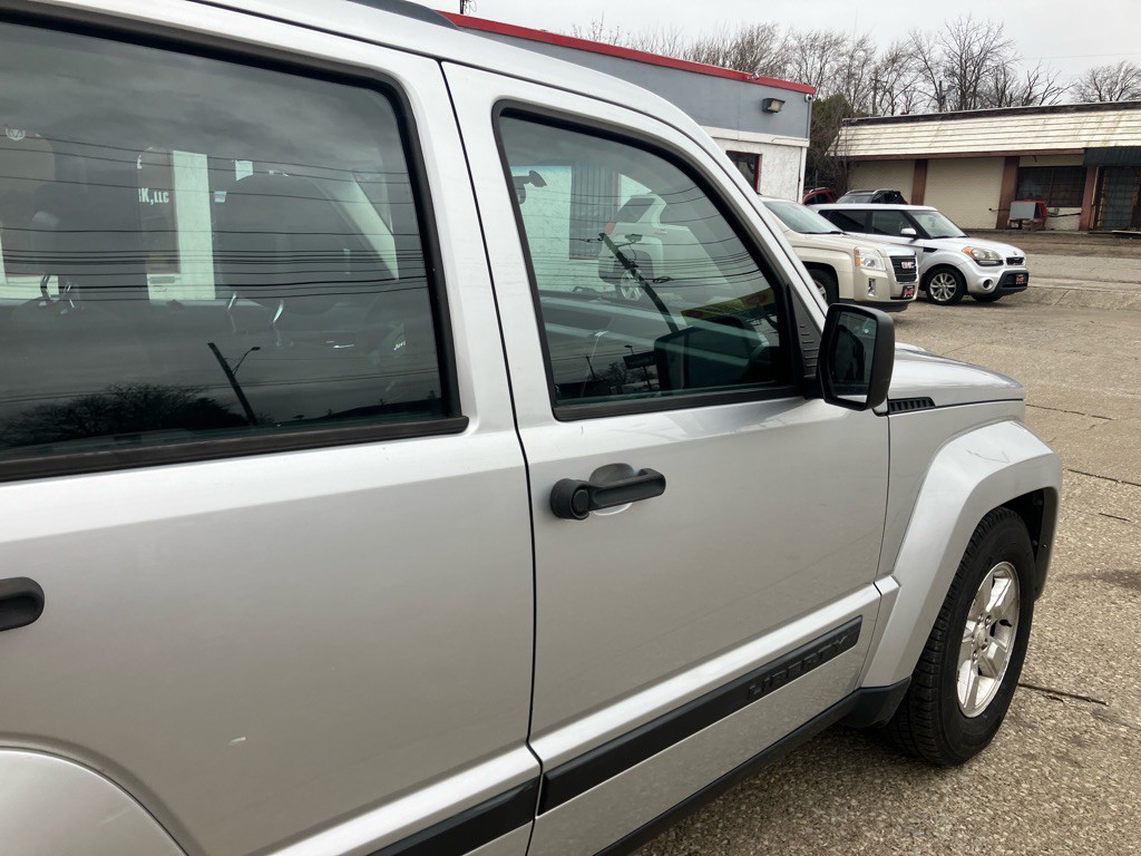 2010 Jeep Liberty Image 9