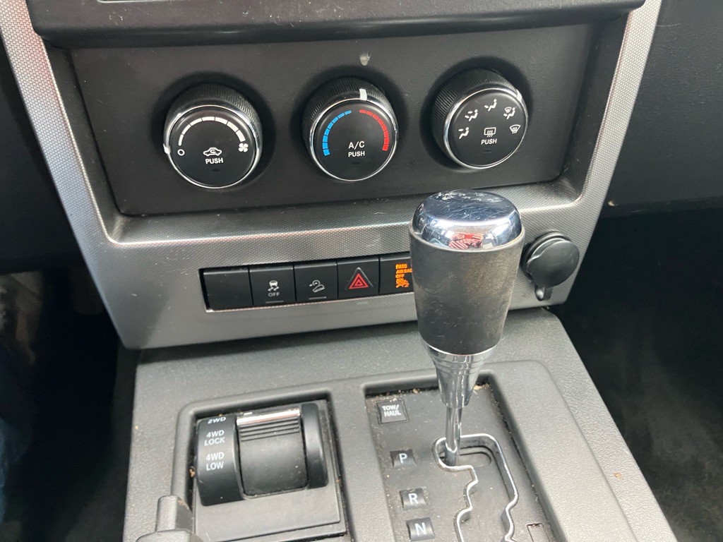 2010 Jeep Liberty Image 15