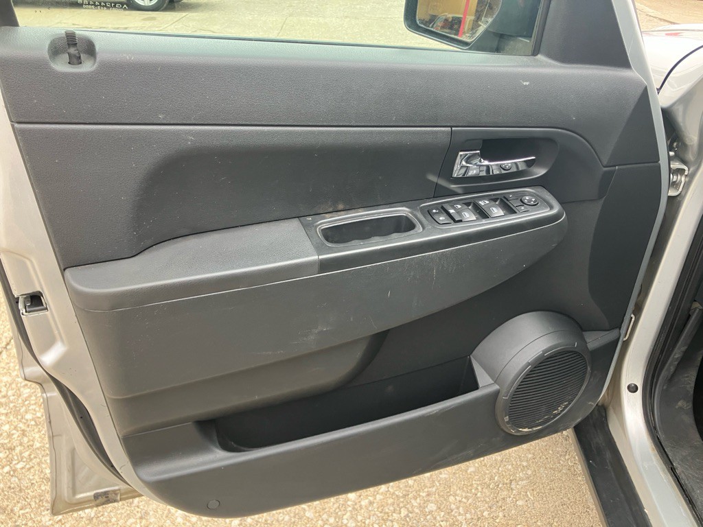 2010 Jeep Liberty Image 16