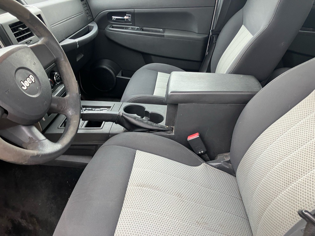 2010 Jeep Liberty Image 17