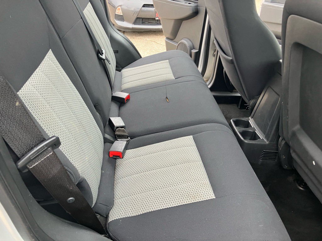 2010 Jeep Liberty Image 21