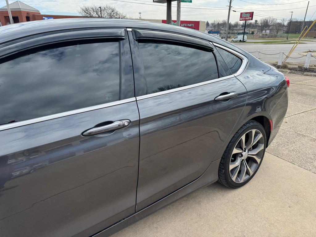 2015 Chrysler 200 Image 4