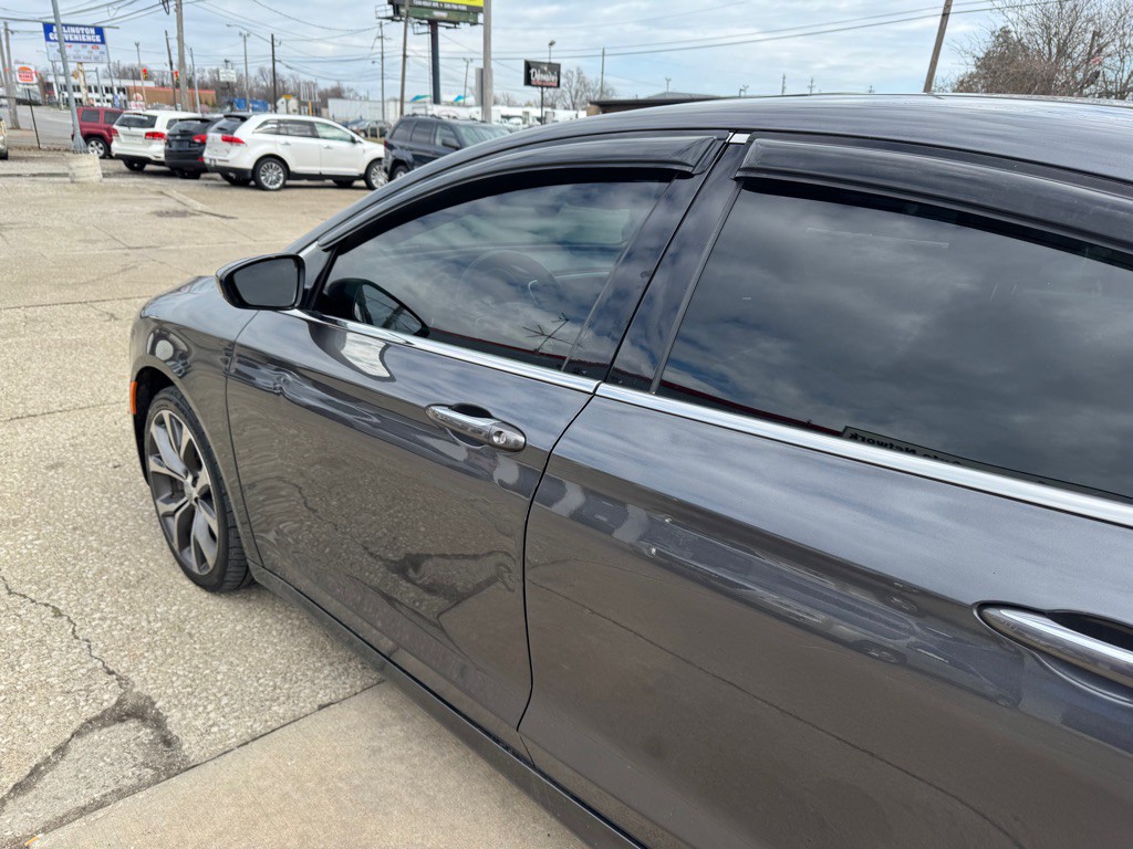 2015 Chrysler 200 Image 5
