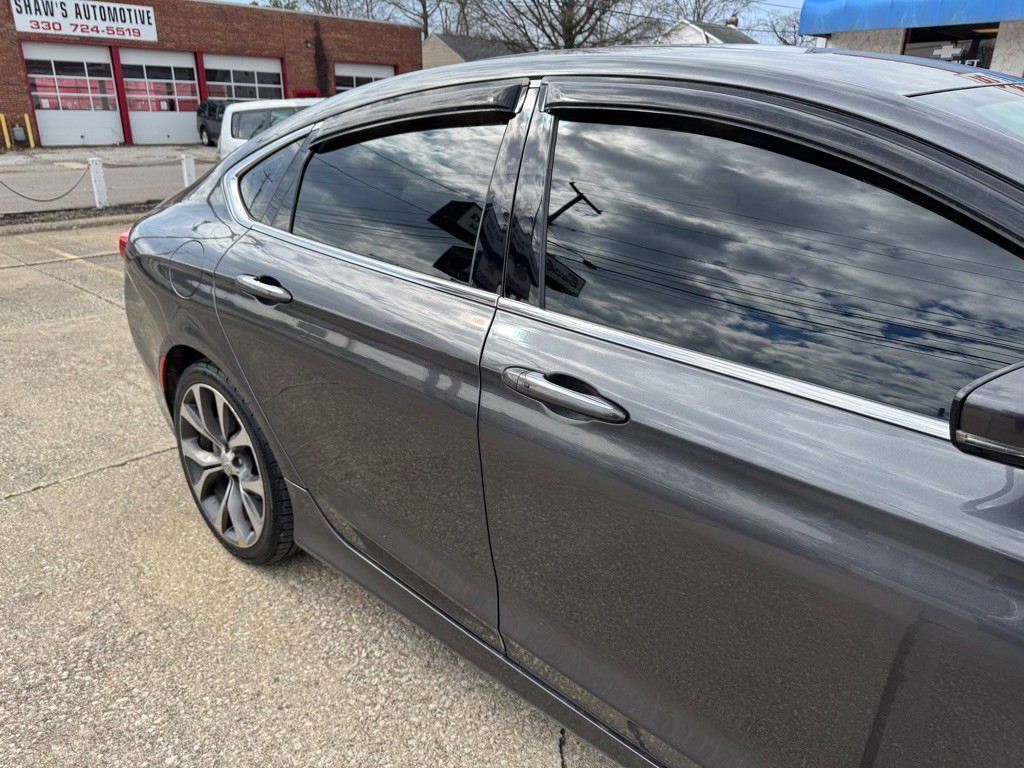2015 Chrysler 200 Image 10