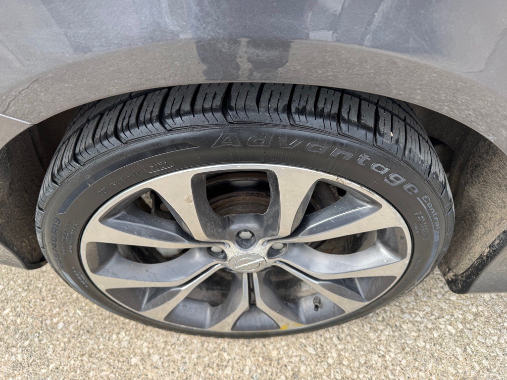 2015 Chrysler 200 Image 12