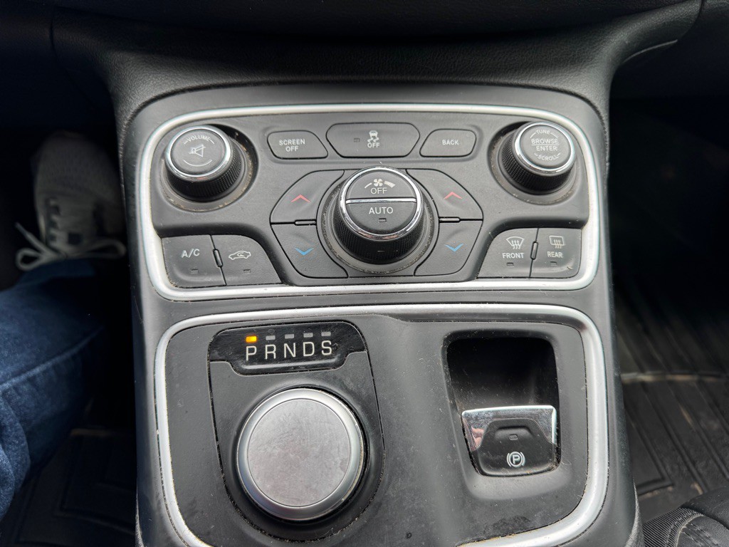 2015 Chrysler 200 Image 15