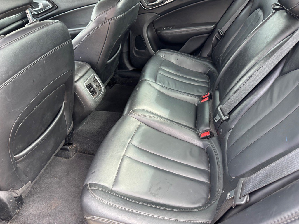 2015 Chrysler 200 Image 19