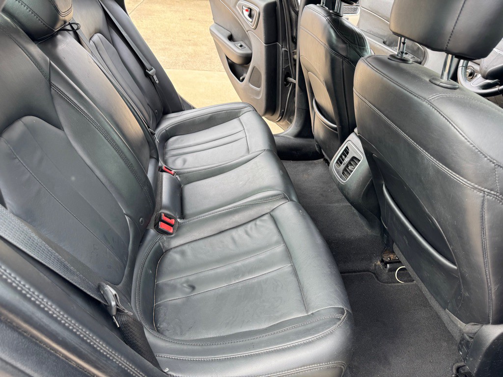 2015 Chrysler 200 Image 21