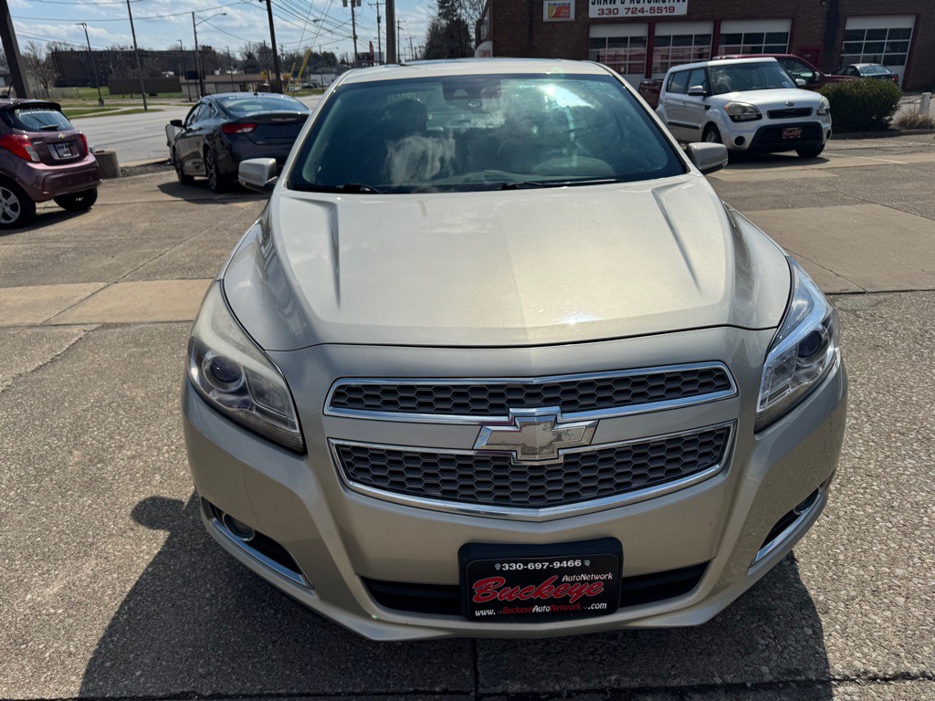 2013 Chevrolet Malibu Image 2