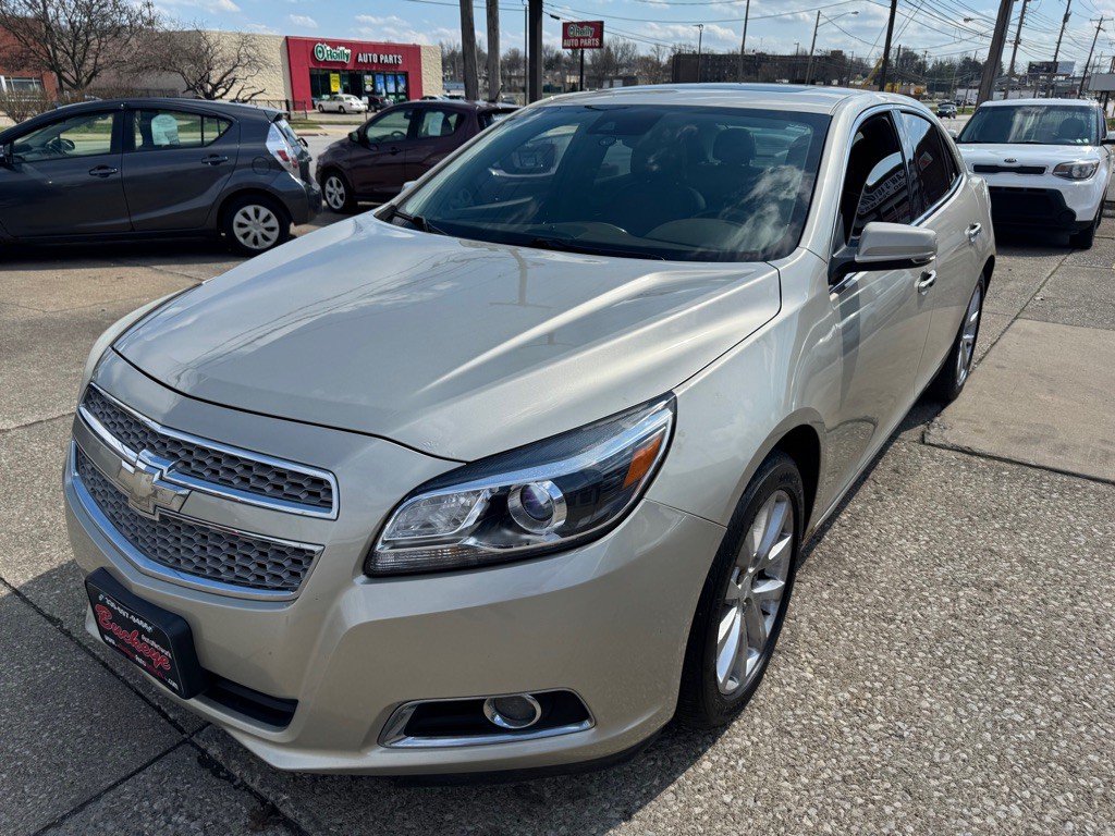 2013 Chevrolet Malibu Image 3