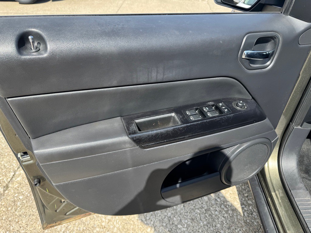 2015 Jeep Patriot Image 16