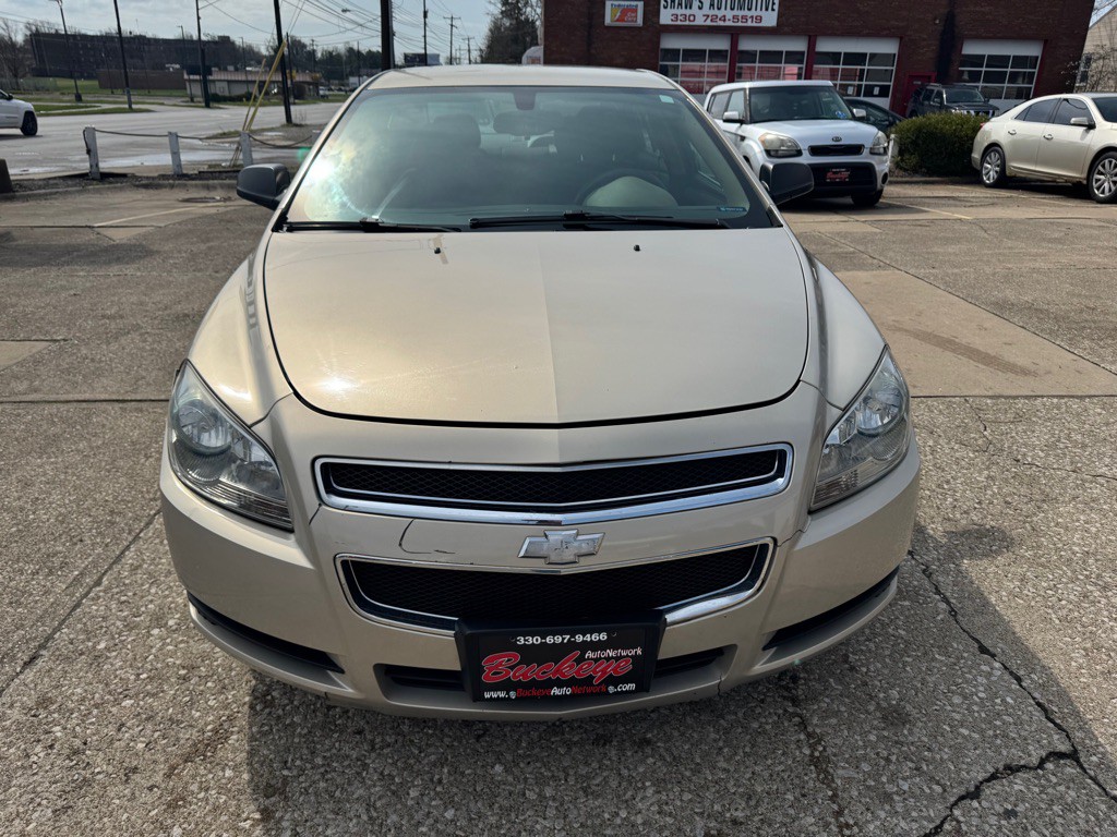 2011 Chevrolet Malibu Image 2