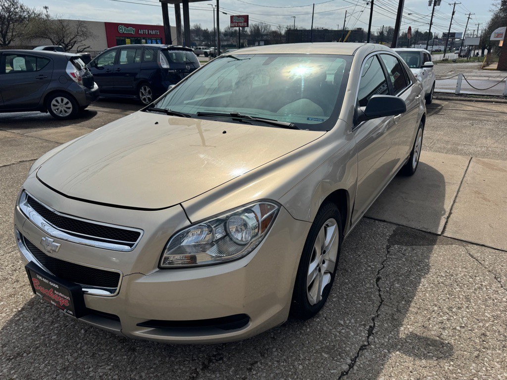 2011 Chevrolet Malibu Image 3