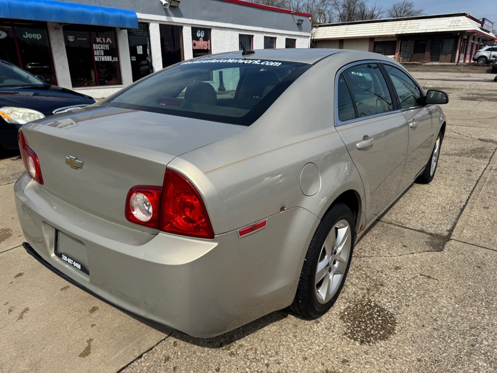 2011 Chevrolet Malibu Image 8