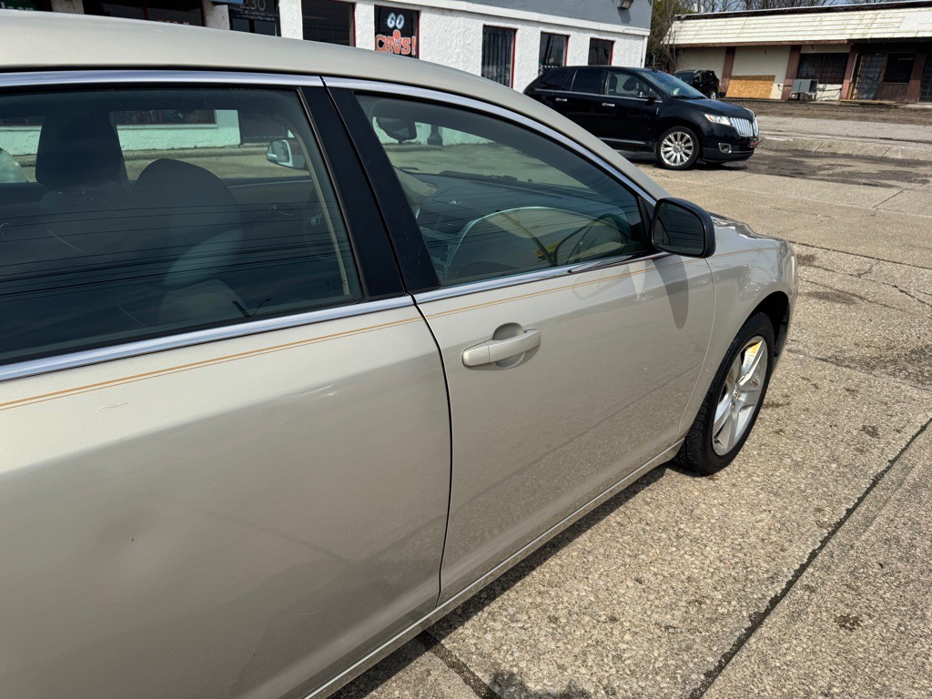 2011 Chevrolet Malibu Image 9