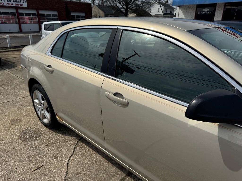 2011 Chevrolet Malibu Image 10