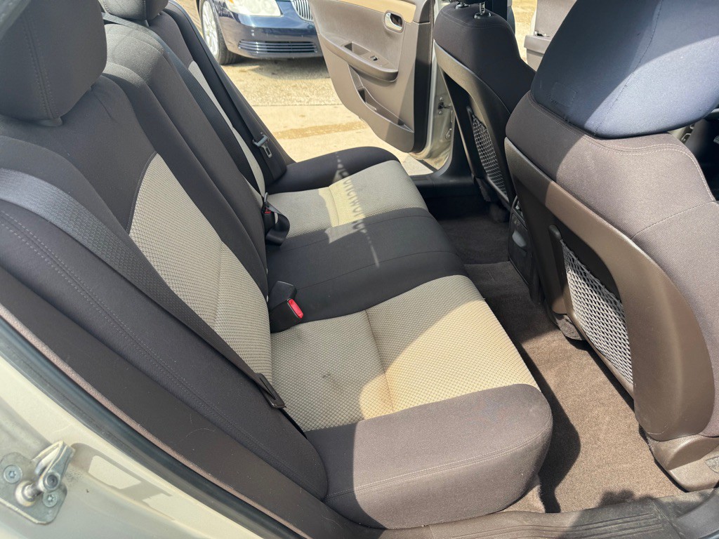 2011 Chevrolet Malibu Image 21