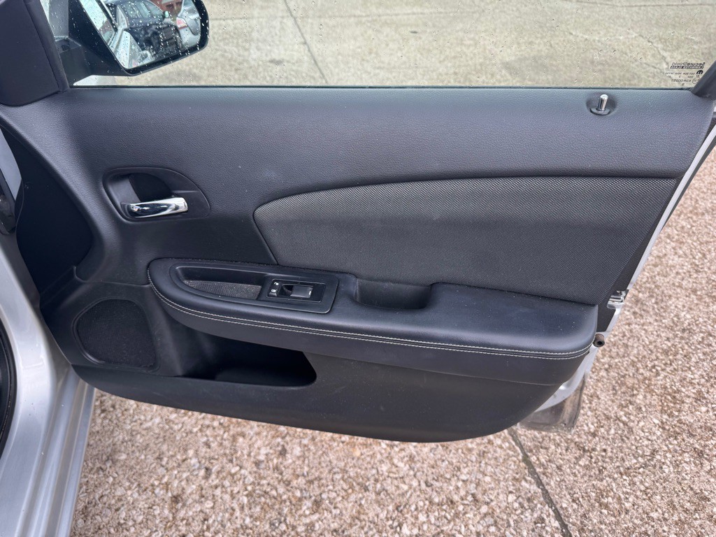 2012 Dodge Avenger Image 22