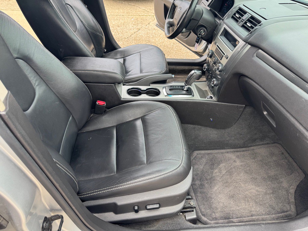2011 Ford Fusion Image 24