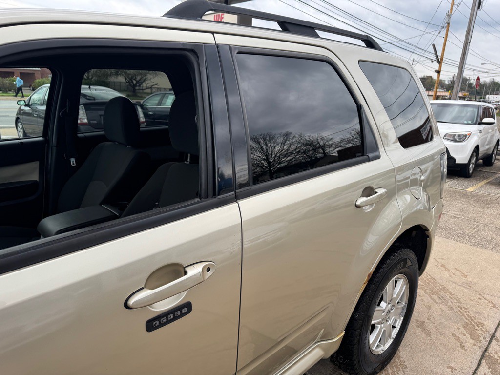 2010 Mercury Mariner Image 4