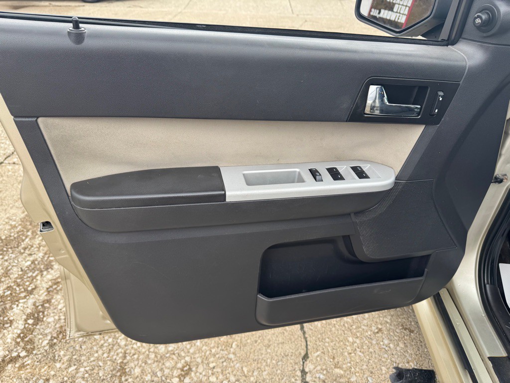 2010 Mercury Mariner Image 16