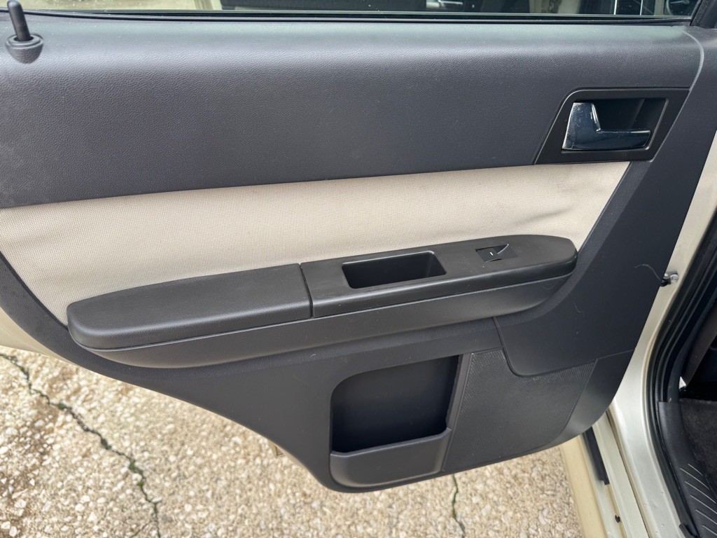 2010 Mercury Mariner Image 18