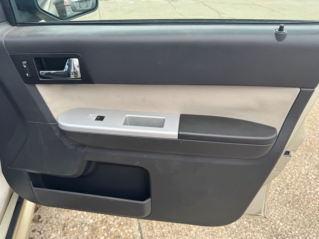 2010 Mercury Mariner Image 22