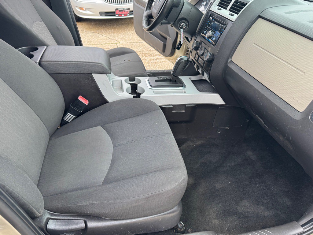 2010 Mercury Mariner Image 23