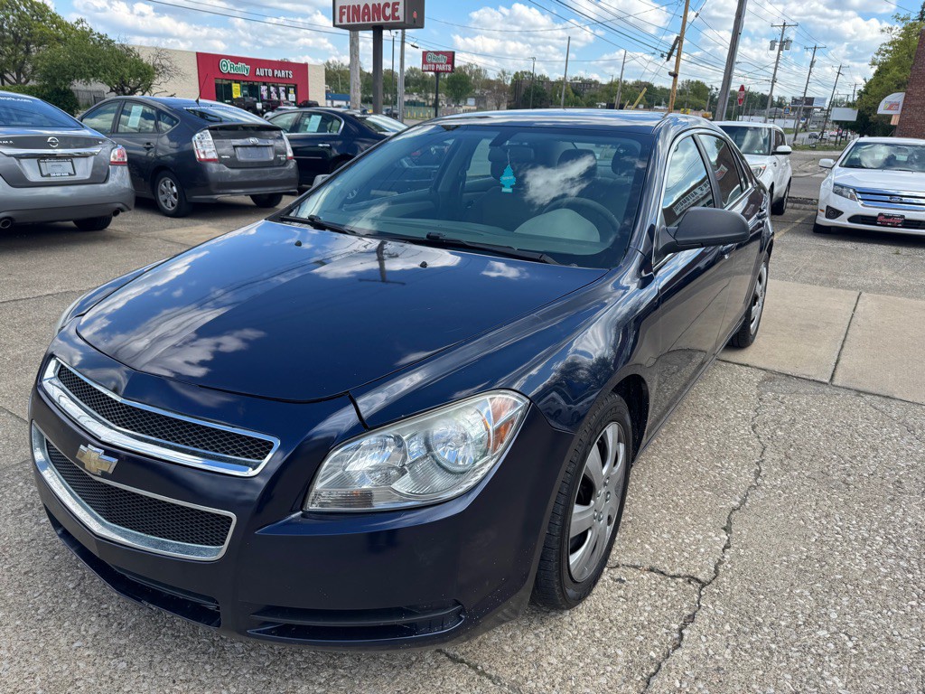 2011 Chevrolet Malibu Image 3