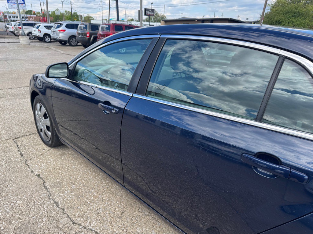 2011 Chevrolet Malibu Image 5