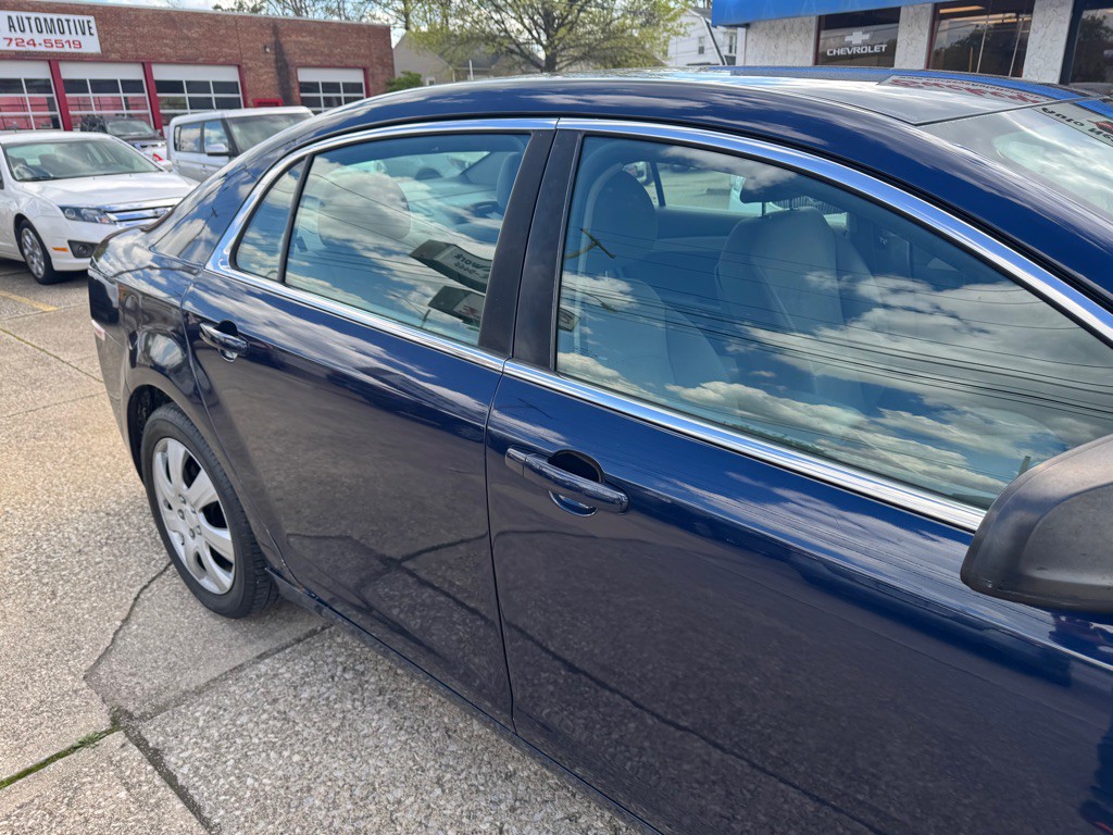 2011 Chevrolet Malibu Image 10