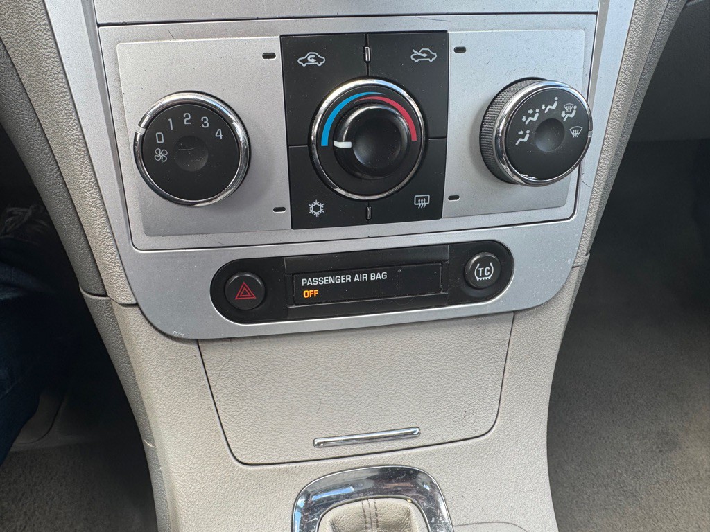 2011 Chevrolet Malibu Image 15
