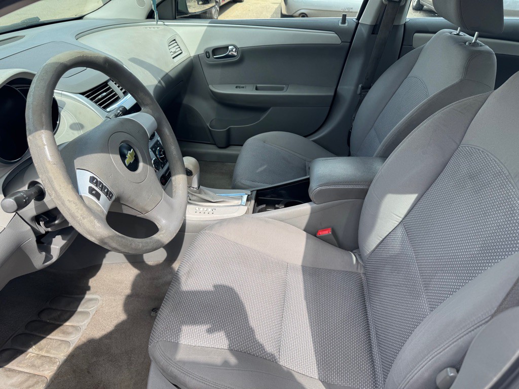 2011 Chevrolet Malibu Image 17