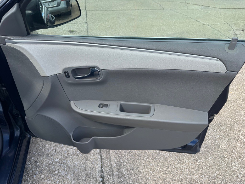 2011 Chevrolet Malibu Image 22