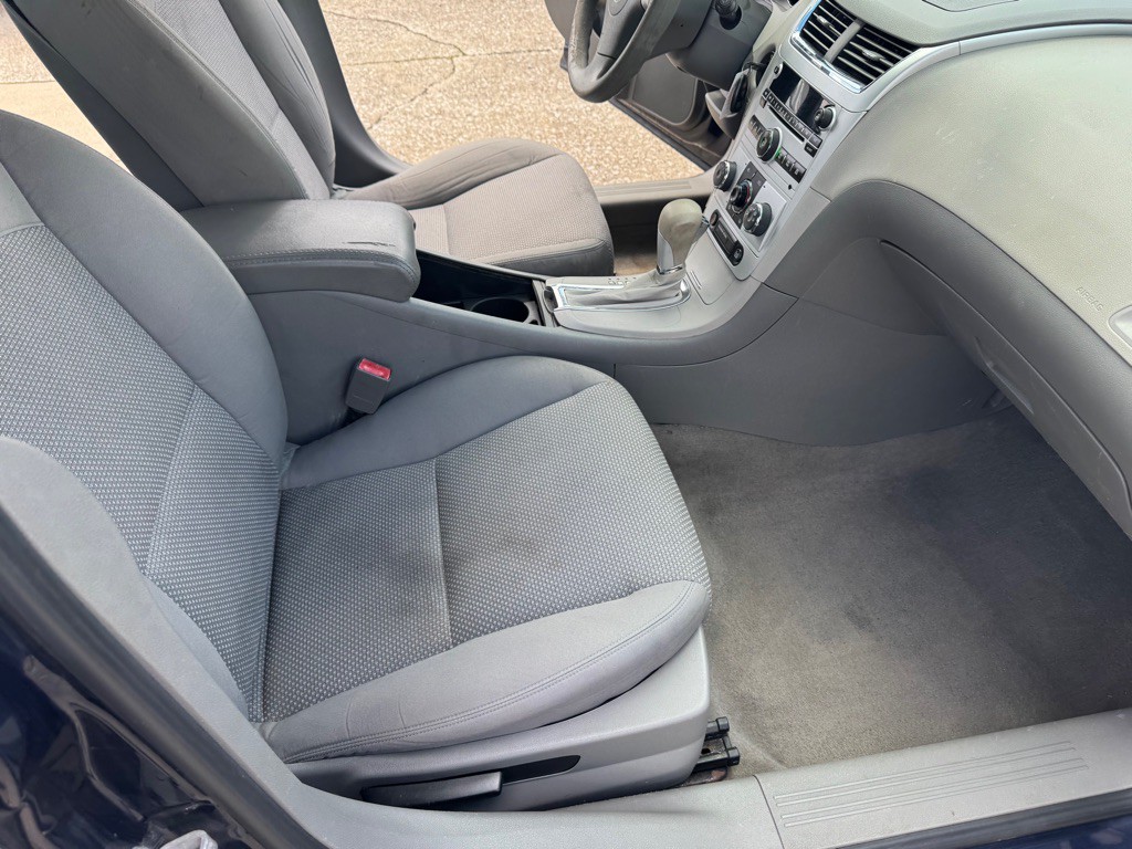 2011 Chevrolet Malibu Image 23