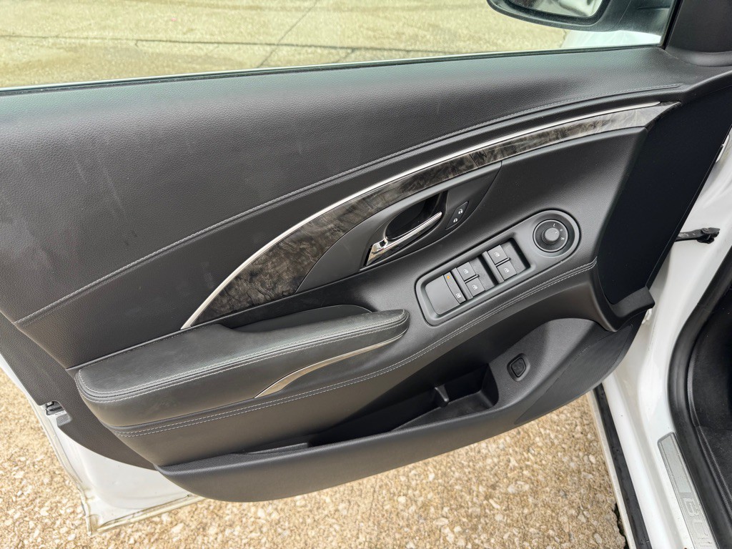 2016 Buick Lacrosse Image 16