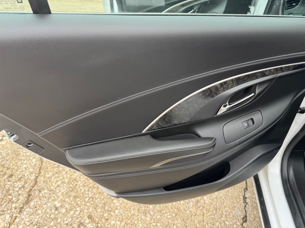 2016 Buick Lacrosse Image 18