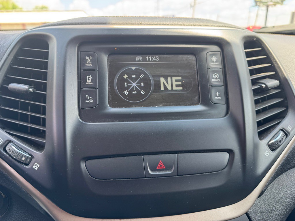 2016 Jeep Cherokee Image 16