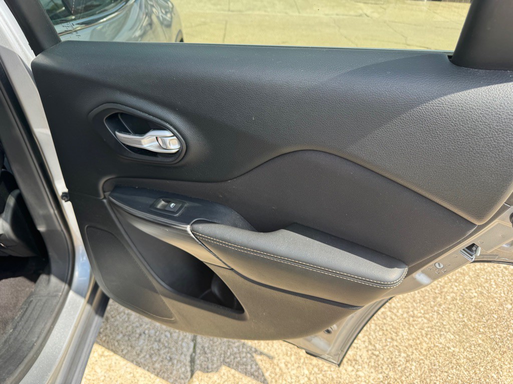 2016 Jeep Cherokee Image 22
