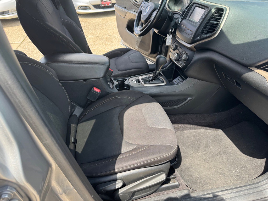 2016 Jeep Cherokee Image 25