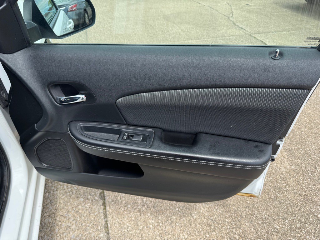 2013 Dodge Avenger Image 22