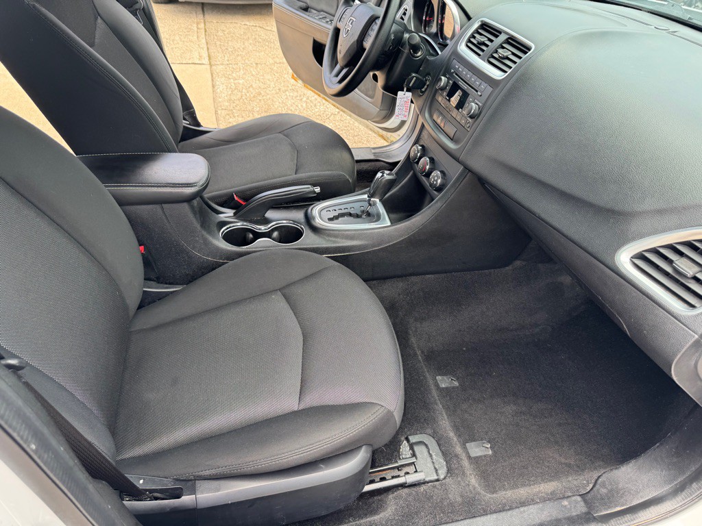 2013 Dodge Avenger Image 23