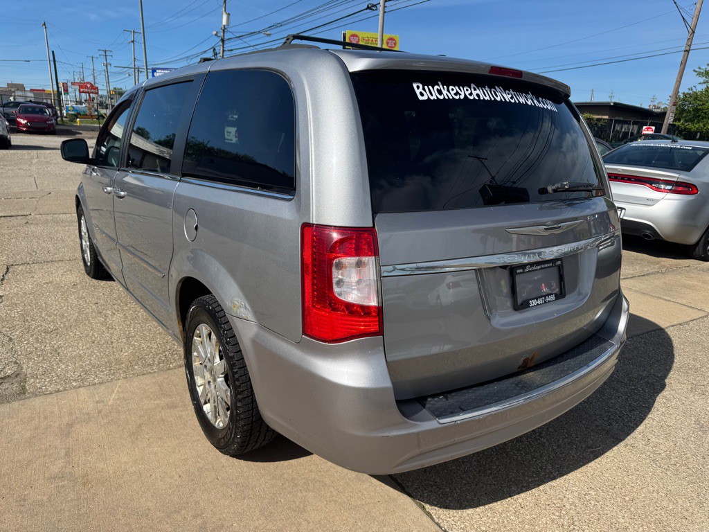 2014 Chrysler Town & Country Image 6